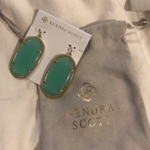 Kendra Scott- Danielle style earrings